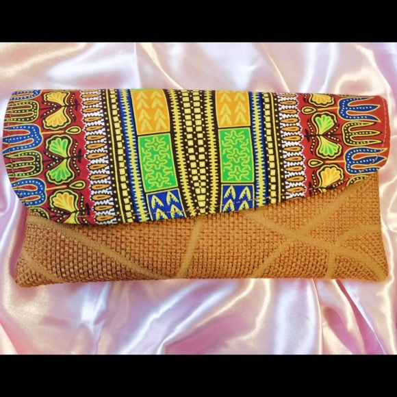 Handmade Kenyan Clutch - Picture 2 of 3